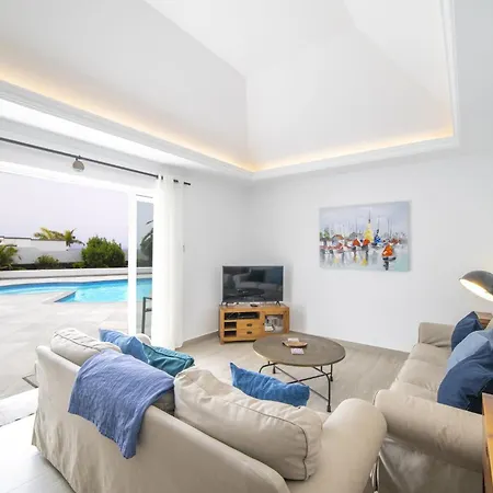 Vila Dazzling 4 Bedrooms Nagini Spacious Furnished Sun Terrace Large Private Outdoor Pool Outdoor Hot Tub Bbq,