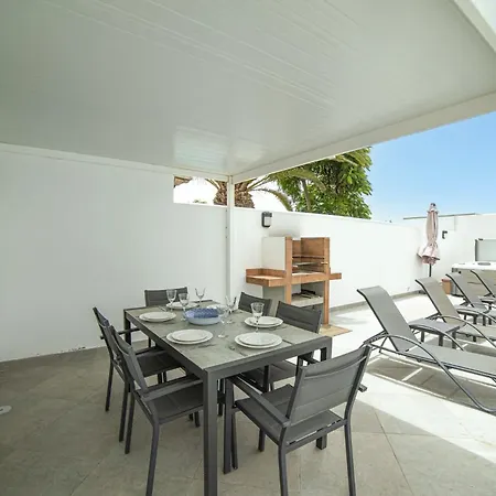 Villa Dazzling 4 Bedrooms Nagini Spacious Furnished Sun Terrace Large Private Outdoor Pool Outdoor Hot Tub Bbq,