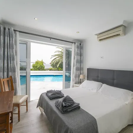 Villa Dazzling 4 Bedrooms Nagini Spacious Furnished Sun Terrace Large Private Outdoor Pool Outdoor Hot Tub Bbq, *